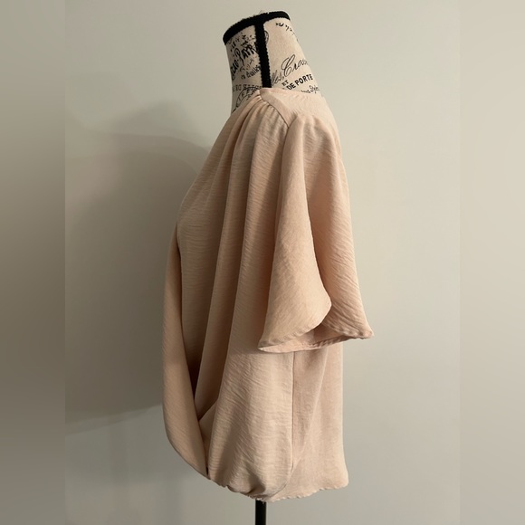 🚨GILLI Short Sleeve Surplice Blouse in Oatmeal colour - size L - Picture 4 of 6